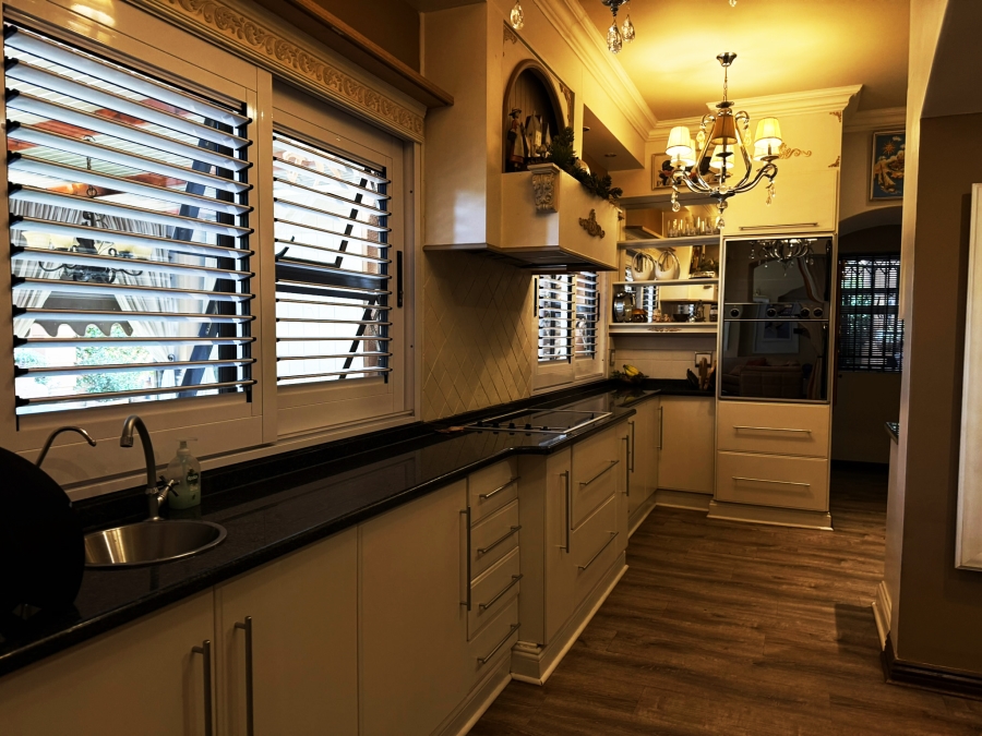 To Let 4 Bedroom Property for Rent in Van Der Hoff Park North West